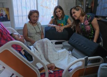 Entrega Gobernadora equipo médico a paciente con lesión medular cervical en Chetumal
