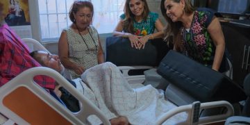 Entrega Gobernadora equipo médico a paciente con lesión medular cervical en Chetumal