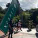 TRES LESIONADOS: Derriba auto letrero en el tramo Playa del Carmen-Tulum